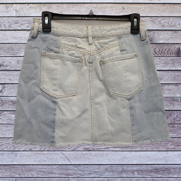 Pacsun Two Tone 4 Pocket Denim Mini Skirt Frayed Raw Hem Size 27 - Picture 2 of 4